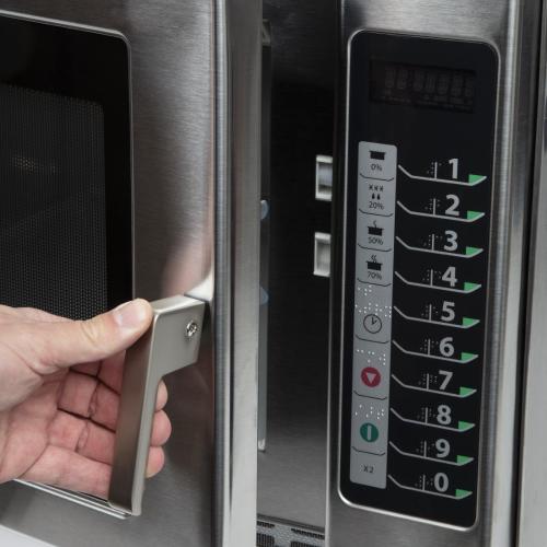 Menumaster Large Cavity Medium to Heavy Duty Microwave - 1800watt RFS518TSU