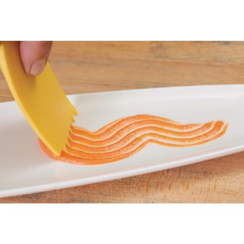 Mercer Culinary Silicone Plating Wedge - Saw Tooth