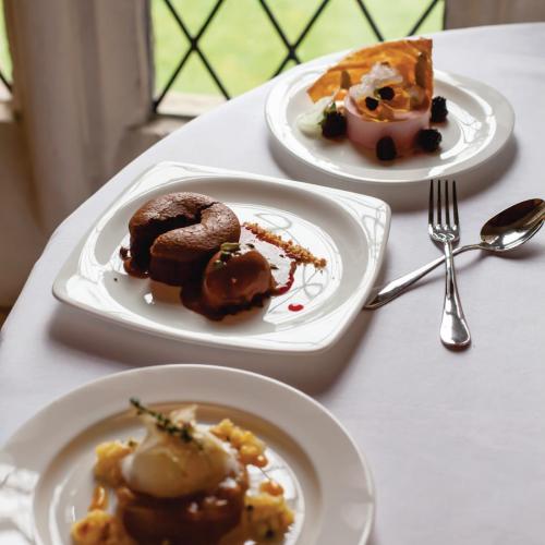 Royal Bone Ascot Triangular Plate - 215mm 8 1/2" (Box 6)