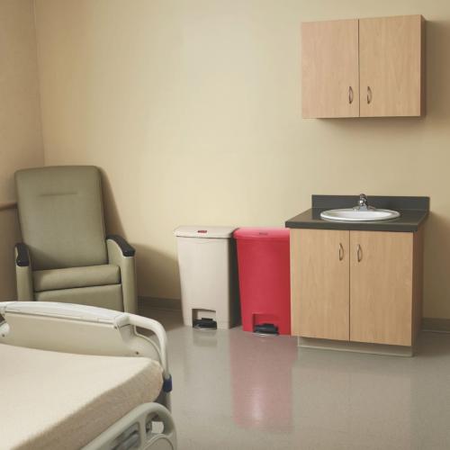 Rubbermaid Slim Jim Step on Resin Front Pedal - 50Ltr Red