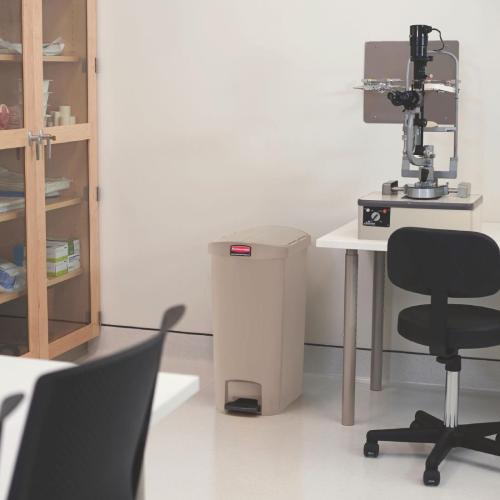 Rubbermaid Slim Jim Step on Resin End Pedal Beige - 50Ltr