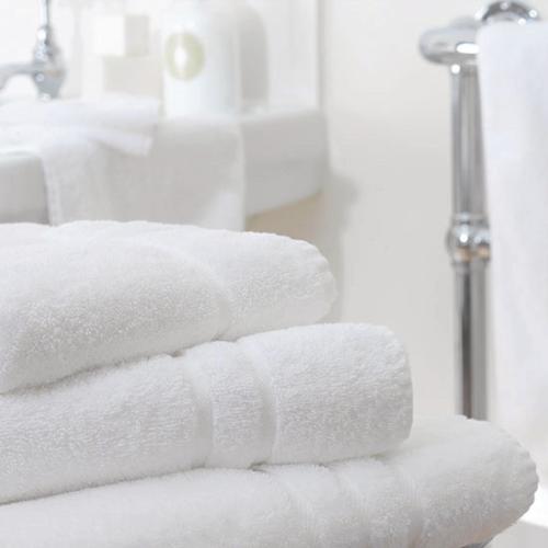 Comfort Nova Towels White - Bath Towel - 70x137cm